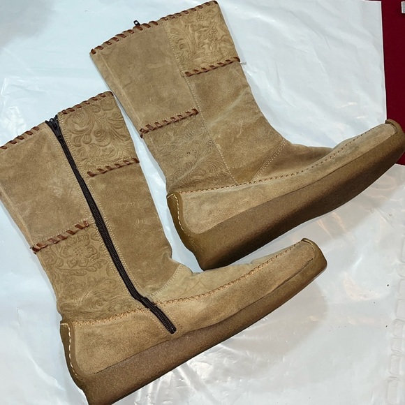 Luichiny ITALY 40 TAN SUEDE leather tall boots Embossed FLOWERS Square Toe 7 USA - Picture 7 of 16